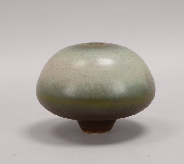 Pluquet-Ulrich, Eisabeth, Künstler-Keramikvase, im Boden sign.; Höhe 12,5 cm