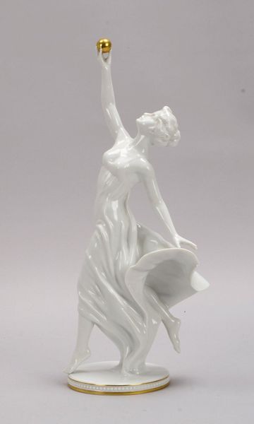 Goebel, Porzellanfigur, 'Tänzerin mit goldener Kugel', Modellnr. '1317935'