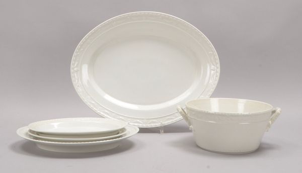 KPM Berlin (1-gestr.), Tischporzellan, 'Kurland', 5 Teile: 4x Platten/1 Terrine