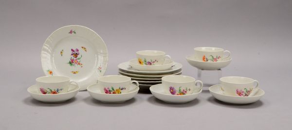 KPM Berlin (I. Wahl), 6x Kaffeegedecke, Blumen-/Schmetterlingsdekor