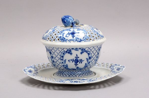 Meissen (3-gestr.), Marmeladentopf, Zwiebelmuster, partiell durchbrochen