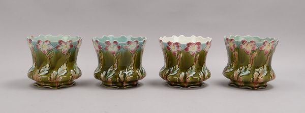 4x Übertöpfe (Jugendstil), Majolika, glasiert; Höhe 16 cm, Durchm. Ø 18,5 cm
