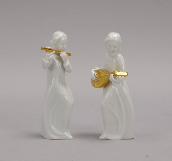 Wien Augarten, 2 Porzellanfiguren: 'Flöten- und Mandoline-Spielerin'; Höhe 14,5 cm
