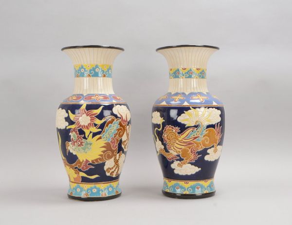 Paar Keramikvasen (in China-Art), Steinzeug glasiert; Höhe 52 cm