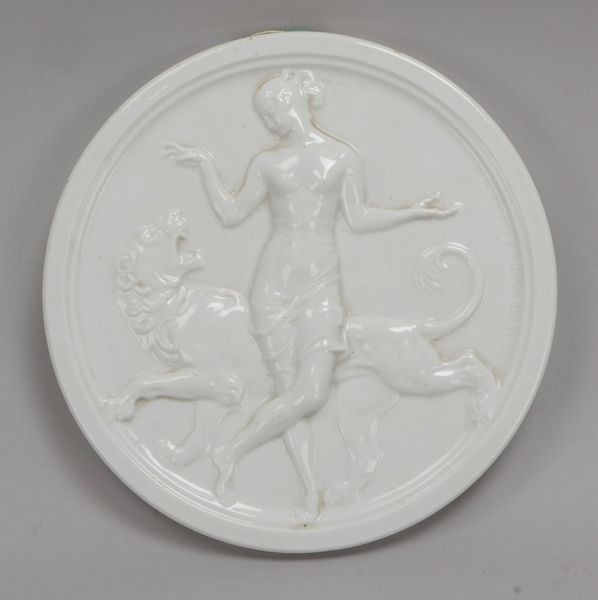 Rosenthal, Wandplakette, Porzellan, Reliefdarstellung, 'Weibl. Halbakt vor Löwe'