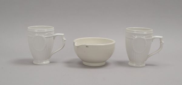 KPM, 2x gr. Henkelbecher, Höhe 14,5 cm(!), und Apothekenmörser, 'Rf5', ca. Ø 16 cm