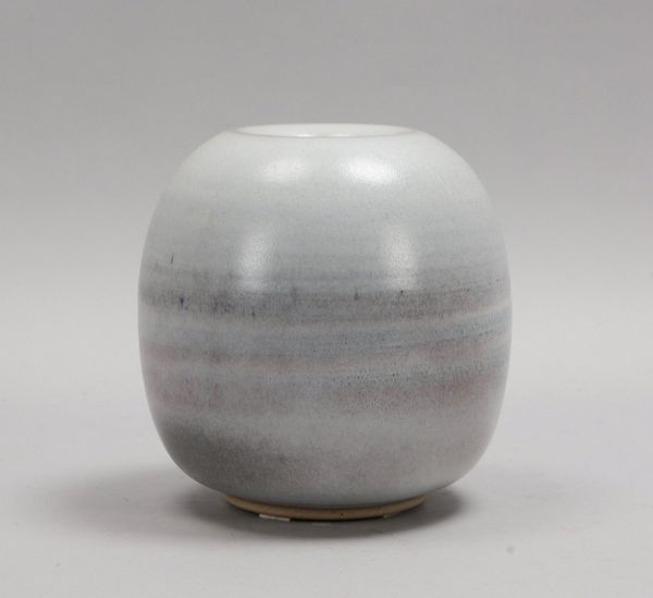 Künstler-Keramikvase, mit Künstlersignet - ungedeutet; Höhe 18 cm