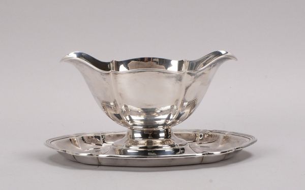 Saucière (Dänemark), 830 Silber, auf Unterteller geschraubt; Gewicht 468 g