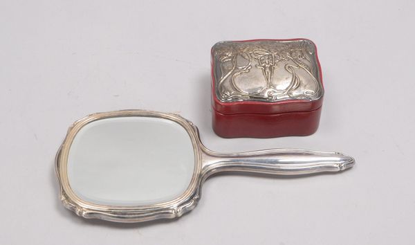 Schmuckschatulle, im Deckel Sterlingsilber-Relief, und Handspiegel, 800 Silber