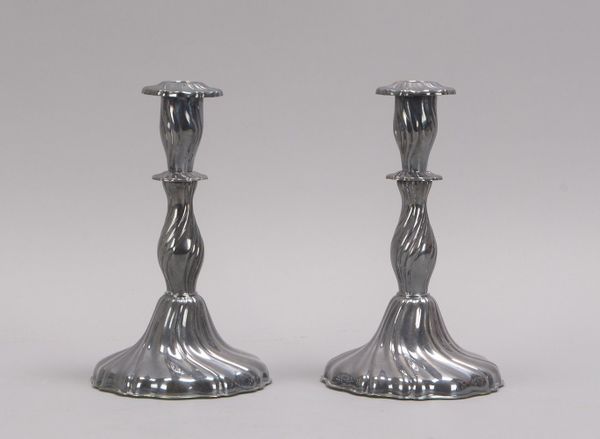 Paar Tischkerzenleuchter (Schweden), 830 Silber (mehrfach punziert) - gefüllt; Höhe 21 cm