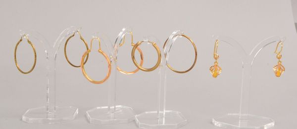Kleines Ohrschmuck-Konvolut, 333 und 585 Gold: 3x Creolen/1 Ohrhänger