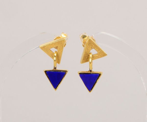 Paar Ohrstecker, 375 GG (gest.), Lapislazuli-Besatz; Länge 2 cm, Gew. 2,60 g