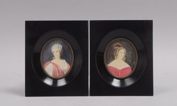Paar Miniaturmalereien, 'Portraits zweier vornehmer Damen', handgemalt, signiert