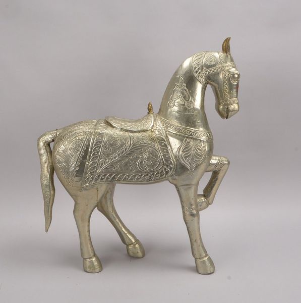 Holzfigur/Dekoration, 'Pferdefigur', Holz, Korpus mit reliefierten Metallbeschlägen; Höhe 65 cm