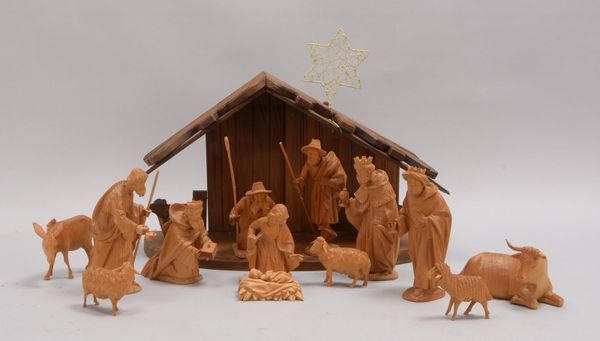 Weihnachtskrippe (Bayern), Holz/handgeschn., mit 13-tlg. Figurensatz