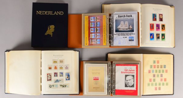 Briefmarken: 'Deutsches Reich', 2x umfangr. 'DDR' ab Beginn, 2x 'Ersttagsbl.'
