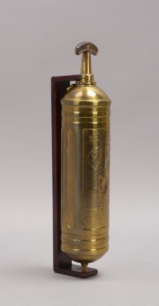 Vintage-Feuerlöscher, 'Pyrene Fire Extinguisher', Messingflasche/Holzstand