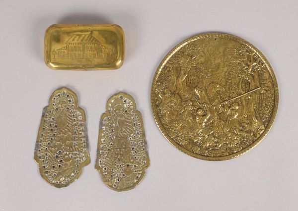 Bronze-/Messing-Sammlerkonvolut: Tabatière, Paar Plaketten, Medaillon