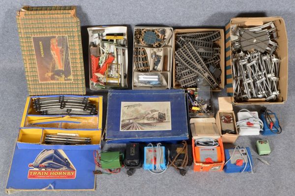 Großes Modelleisenbahn-Zubehörkonvolut, versch. Hersteller und Teile/Zustände