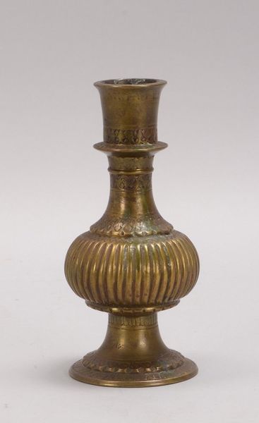 Bronzevase (Indien), umlaufend mit Reliefdekor; Höhe 19 cm