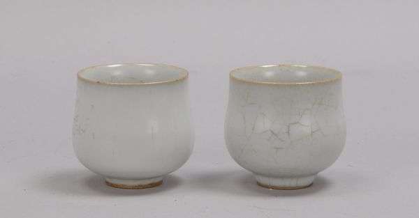 Paar Teetassen (China), Keramik, mit Glasur in Weiß; Höhe 6 cm, Ø 6 cm