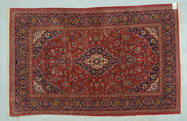 Keshan, mittelfeine bis feine Kn., gleichm. Flor - guter Zustand; Maße 213 x 137 cm