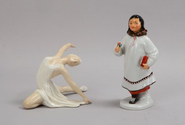 2 Porzellanfiguren: 'Eskimomädchen', Höhe 20 cm; und 'Ballerina', Höhe 12 cm