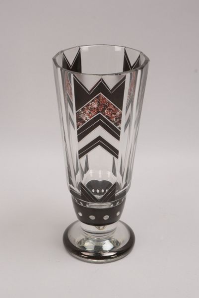 Karl Palda/Haida, Art déco-Glasvase, 12-passig, Schliff-/Schnittdekor, schwarz/rot staff.