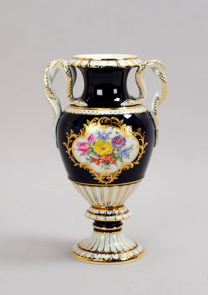 Meissen, Henkelvase, 'Blumenbouquet'/Gold auf Kobaltblau, 2x Schlangenhenkel