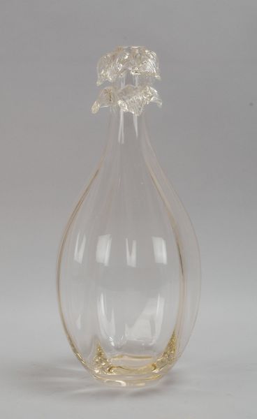 Vase, ovoider gestr. Korpus, Mündung mit figürl. Appl., champagnerfarb. Glas
