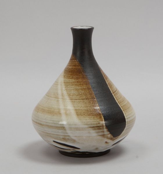 Zachhuber, Johannes, Künstlerkeramik: Tischvase, beigef. bis dunkelbraune Glasur