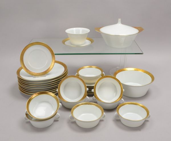 Rosenthal, Speiseservice, Modell 'Eden', Entw.: C. Fischer, für 9 Pers., mit Terrine u.a.