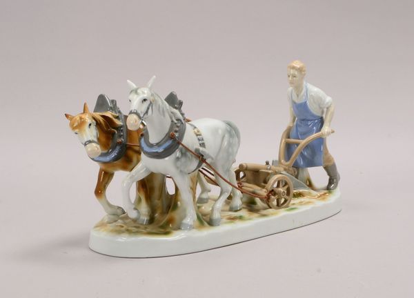 Gräfenthal, Porzellanfigur, 'Bauer mit Pfluggespann'; Höhe 19,5 cm, Länge 40 cm