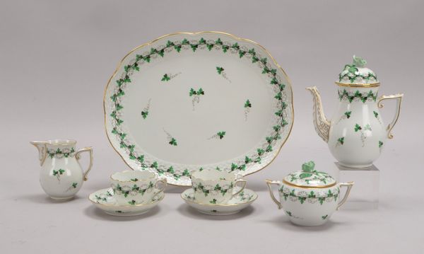 Herend, Tête-à-tête (Déjeuner), 'Weinlaub': Kanne, Zucker/Sahne, 2x Tassen/UT