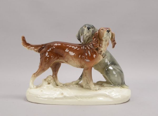Royal Dux, Keramikfigur, 'Jagdhunde', Mod. '10521', Entw.: Hermann Schubert
