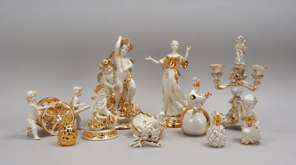 Capodimonte, 5 Porzellanteile: 'Ananas', 'Dame', Schale/versch. Engelsfiguren