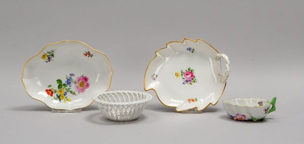 3 Porz.-Schalen (Meissen, Wien Augarten, Herend), und Herend-Porz.-Korb