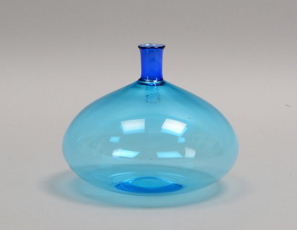 Venini/Murano, Vase, gedr. Form, petrolf. Glas/blaue Mündung, orig. Signet