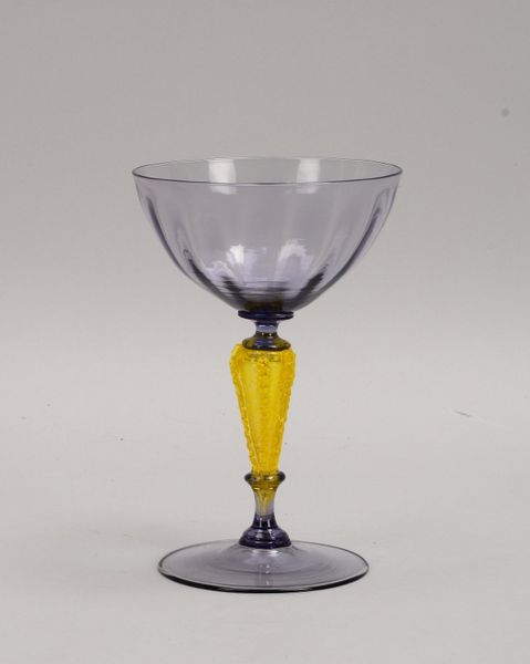 Murano-Schalenglas, fliederfarben mit bernsteinf. Mittelstück, mit Goldflimmer