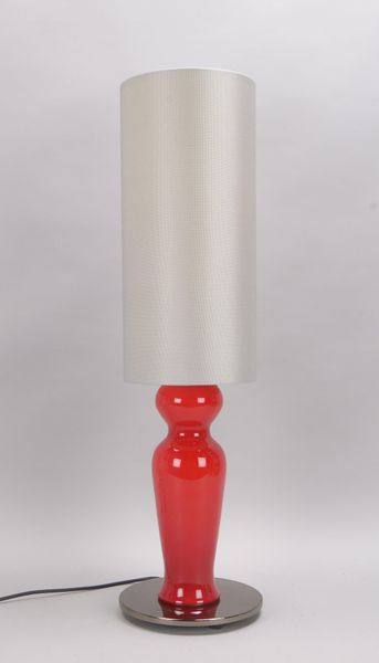 Venini, Paolo, Designer-Tischleuchte, 'Odalisca Luminosa', roter Glaskorpus, sign.