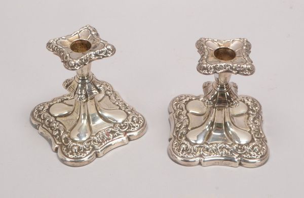 Paar Tischkerzenleuchter, 925 Sterlingsilber, Akanthus-Reliefdekor - gefüllt!