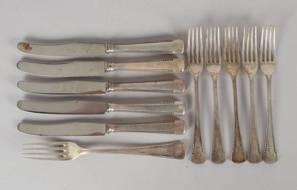 Wilkens, Tafelbesteck, 800 Silber, für 5 Pers./+1 Gabel; Gew. Gabeln 272 g/Gew. Messer 275 g