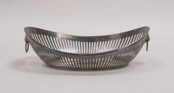 Brotschale, 925 Sterlingsilber, 2x figürl. Ringhandhaben ('Löwenköpfe'); Gew. 401 g