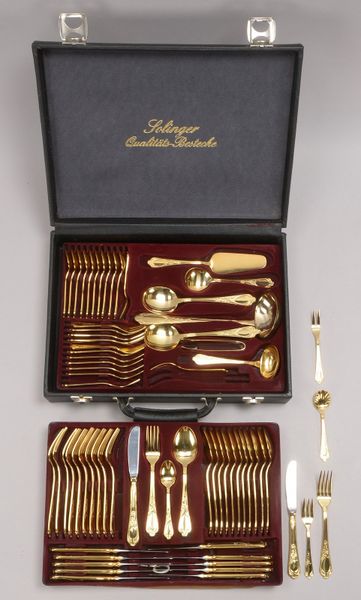 Solingen, Speise-/Kaffeebesteck, Modell 'Wien', Nr. '25, hartvergoldet, für 12 Pers.
