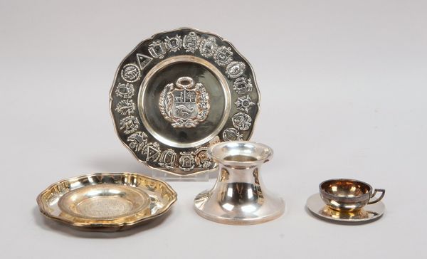 Tafelsilber-Konvolut, versch. Silbergehalte: 3x Schalen, 1 Tasse/UT, 1 Kerzenleuchter