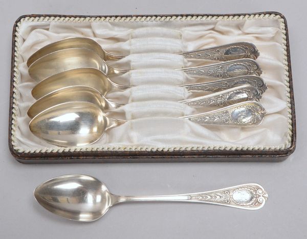 Koch & Bergfeld, 6x Kaffeelöffel, 800 Silber, teils mit Reliefdekor/monogr. Initialen