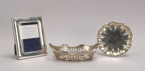 Kl. Silberteile-Konvolut, 800 Silber und Sterlingsilber: Rahmen und 2x Schalen; Gew. 328 g
