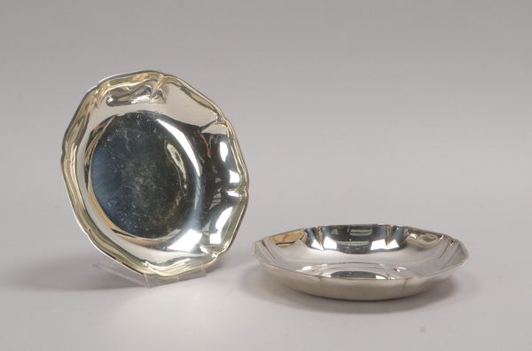 2 Servierschalen, 800 Silber; Durchmesser jeweils Ø 19 cm, Gewicht 370 g