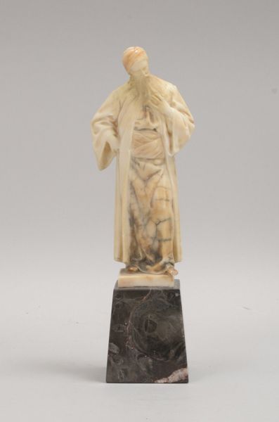 Skulptur (nach Adolf John, 1858 Stetten - 1941 Halle), 'Nathan der Weise', Alabaster, Figur auf Mar