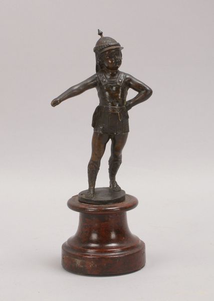 Bronzefigur, 'Knabe in Soldatenkleidung', auf staffiertem Holzsockel